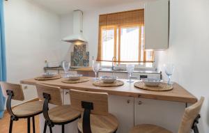 Η κουζίνα ή μικρή κουζίνα στο 2 Bedroom Nice Apartment In Benalmádena