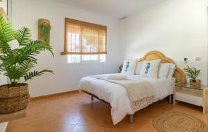 Ένα ή περισσότερα κρεβάτια σε δωμάτιο στο 2 Bedroom Nice Apartment In Benalmádena