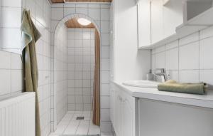 Ein Badezimmer in der Unterkunft Nice Home In Skagen With Wifi