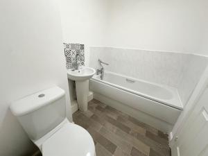 Koupelna v ubytování No 203 by Blue Skies Stays