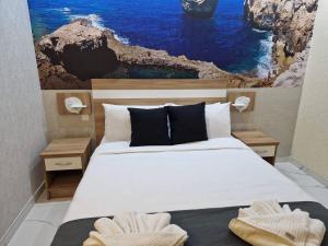 聖保羅灣城的住宿－Ivory Suite Ph With Views And Jacuzzi By Homely，相簿中的一張相片
