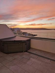 聖保羅灣城的住宿－Ivory Suite Ph With Views And Jacuzzi By Homely，相簿中的一張相片