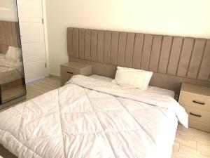 Voodi või voodid majutusasutuse Studio inside Casa Beverly Hills Compound رقم الهاتف صفر صفر اتنين صفر واحد واحد صفر اتنين اربعه ثلاثه صفر 222 toas