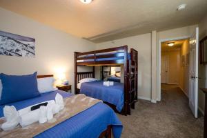 Voodi või voodid majutusasutuse Cozy, Comfy, Condo with Resort Amenities toas +25 fotot