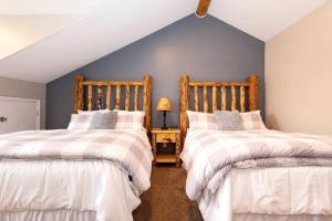 Ένα ή περισσότερα κρεβάτια σε δωμάτιο στο Powder Mountain Retreat +34 φωτογραφίες