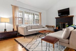 Χώρος καθιστικού στο Whooping Hollow Haven