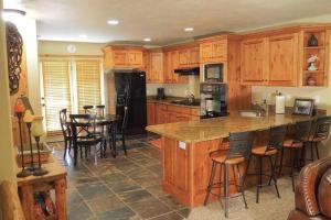 Η κουζίνα ή μικρή κουζίνα στο Eden Mountain Retreat