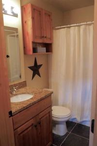 Ένα μπάνιο στο Eden Mountain Retreat