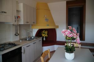 A kitchen or kitchenette at Casa Vacanze Sergio