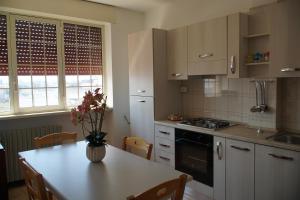 A kitchen or kitchenette at Casa Vacanze Sergio