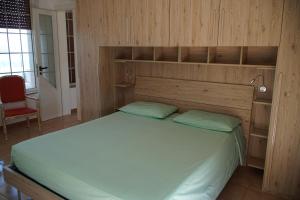 A bed or beds in a room at Casa Vacanze Sergio Még 37 kép