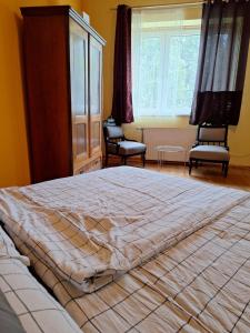 เตียงในห้องที่ Alte Volksschule Raiding