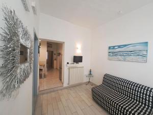 a living room with a couch and a television at Casa Mazzini in Termoli