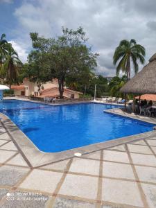 Πισίνα στο ή κοντά στο Villas del Palmar Manzanillo with Beach Club