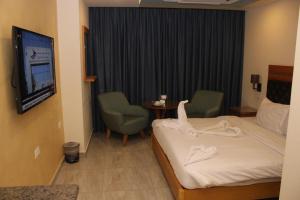 Kama o mga kama sa kuwarto sa Jawheret Alswefia Hotel Suite