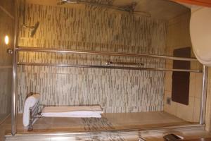 Bathroom sa Jawheret Alswefia Hotel Suite