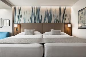 Riu Plaza Chicago客房内的一张或多张床位