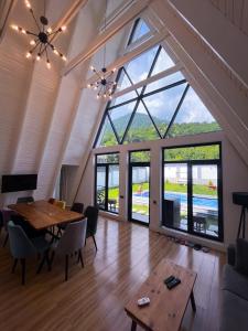 Πισίνα στο ή κοντά στο Qafqaz Mountside Chalet