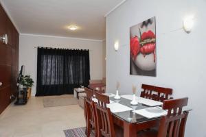 Posezení v ubytování Tranquil 1BR in Prime New Cairo
