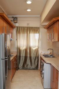 Kuchyň nebo kuchyňský kout v ubytování Tranquil 1BR in Prime New Cairo