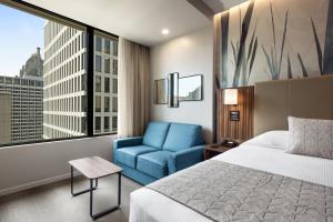Riu Plaza Chicago客房内的一张或多张床位