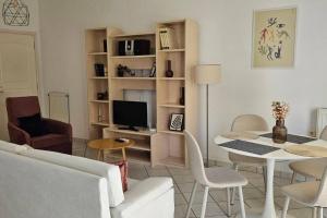 a living room with a couch and a table with chairs at Eva's Apartment in Lamía