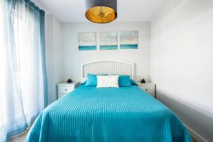 Posteľ alebo postele v izbe v ubytovaní Suite Home Los Alamos sol, playa y golf , parking&Wifi