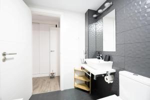 Kúpeľňa v ubytovaní Suite Home Los Alamos sol, playa y golf , parking&Wifi