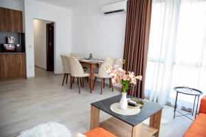 Posezení v ubytování Top Location Miraj Deluxe Two-Bedroom Suite