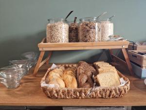 a table with a basket of different types of bread at Hotel Perla in Castiglione della Pescaia
