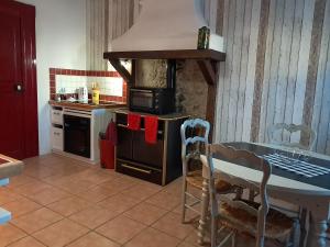 Η κουζίνα ή μικρή κουζίνα στο L'Oostaloo Logement de vacances