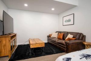 a living room with a couch and a table at Villages Alpine Escape in Eden