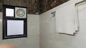 Et badeværelse på Radha Spiritual Apartment + 34 billeder