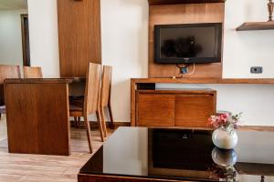 TV a/nebo společenská místnost v ubytování Britannia Suites