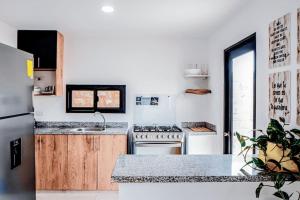 Kuchyň nebo kuchyňský kout v ubytování Luxuriöses Haus, privater Pool + 13 fotografií