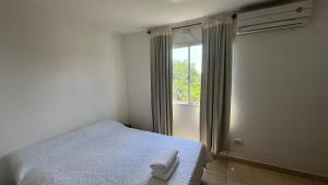 a bedroom with a bed and a window at Departamento Centrico Iguazu 2B in Puerto Iguazú