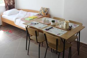 Postel nebo postele na pokoji v ubytování Apartmani Borovi