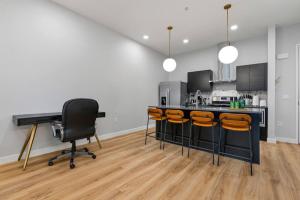 Η κουζίνα ή μικρή κουζίνα στο Prime location - downtown SLC apt - ALL NEW +25 φωτογραφίες