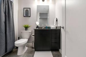 Ένα μπάνιο στο Prime location - downtown SLC apt - ALL NEW