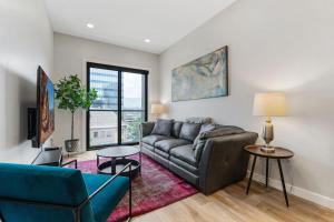 Μια τηλεόραση ή/και κέντρο ψυχαγωγίας στο Prime location - downtown SLC apt - ALL NEW