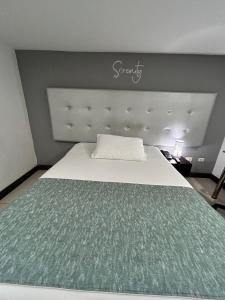 Postel nebo postele na pokoji v ubytování Aw Hotel Serenity Ferial
