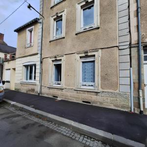 a building with windows on the side of a street at Studio 1er étage - Centre-ville - Local vélos disponible in Mayenne