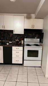 Afbeelding uit fotogalerij van Cozy private room in Brampton