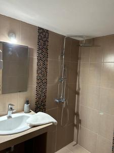 Gallery image of E & F sea view flat in Néa Péramos