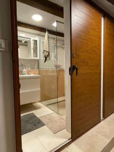 Ένα μπάνιο στο Casa Rustica