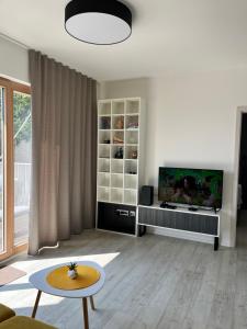 Televízia a/alebo spoločenská miestnosť v ubytovaní Hillside Y34