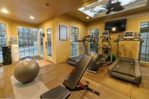 Fitness centrum a/nebo fitness zařízení v ubytování Northwest Inn