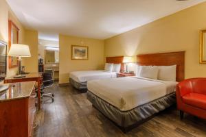 Postel nebo postele na pokoji v ubytování Northwest Inn