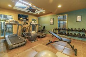 Fitness centrum a/nebo fitness zařízení v ubytování Northwest Inn