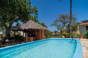 A piscina localizada em Casa Suiça Brasileira ou nos arredores